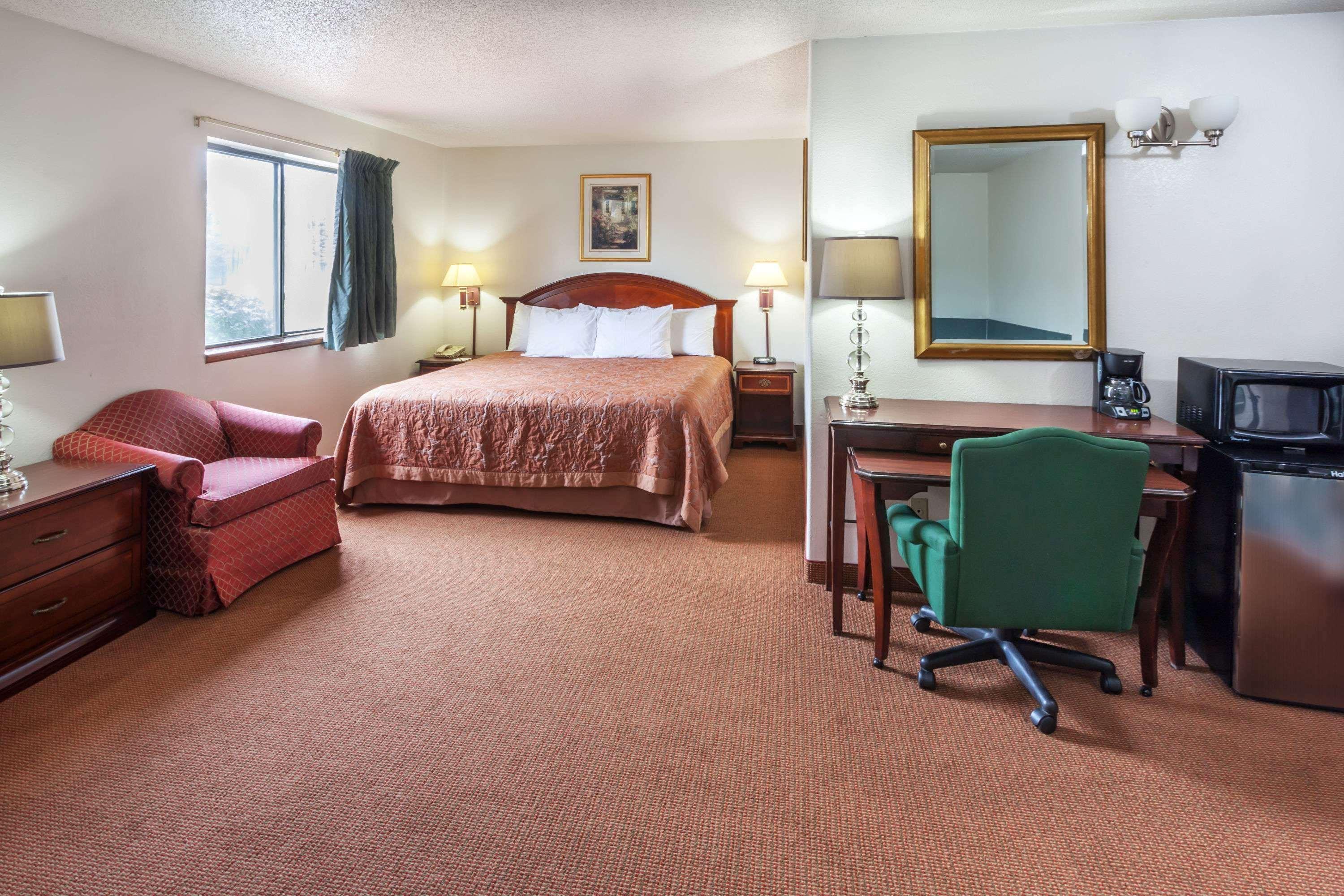 Oyo Hotel Portage I-94 Dış mekan fotoğraf