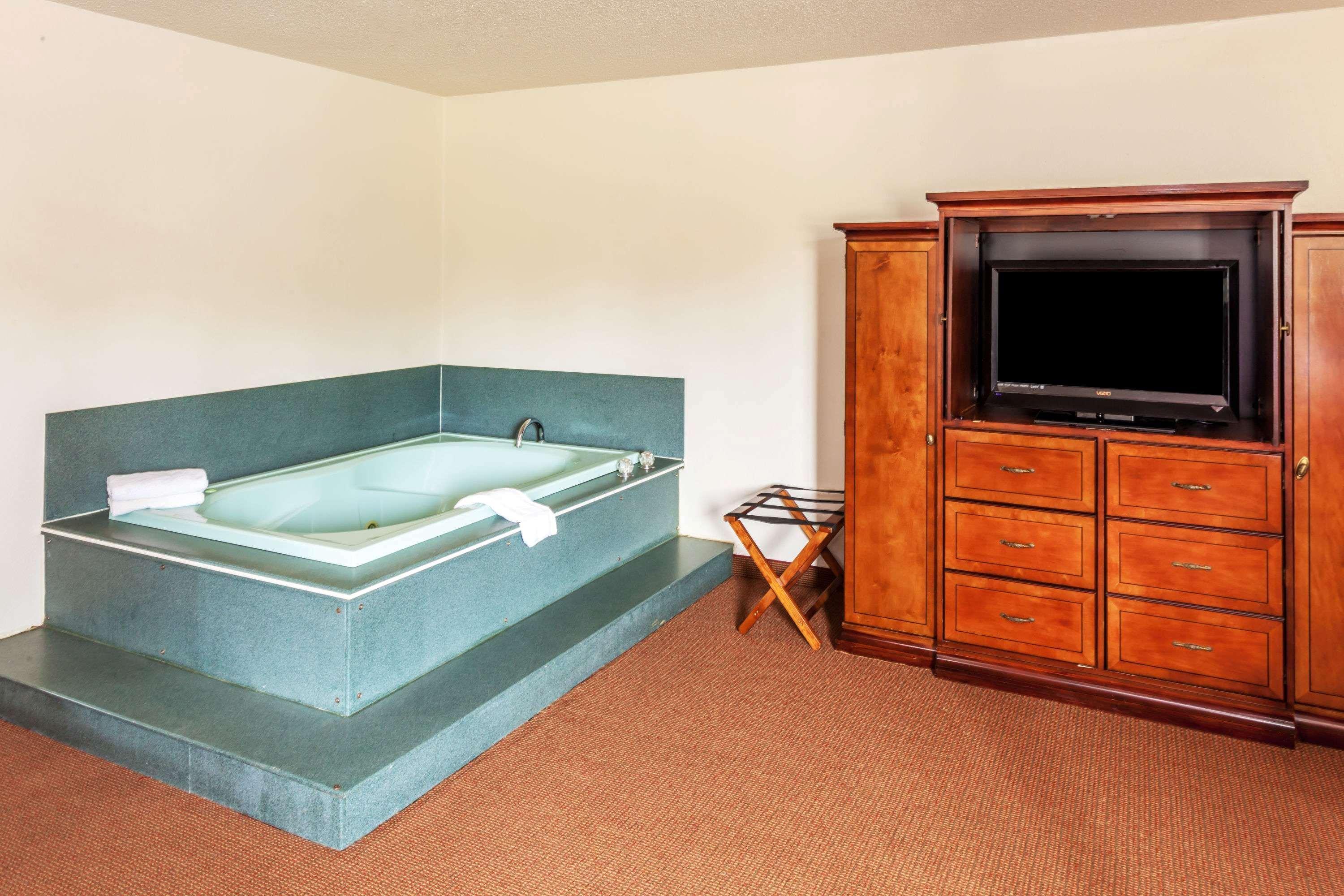 Oyo Hotel Portage I-94 Dış mekan fotoğraf