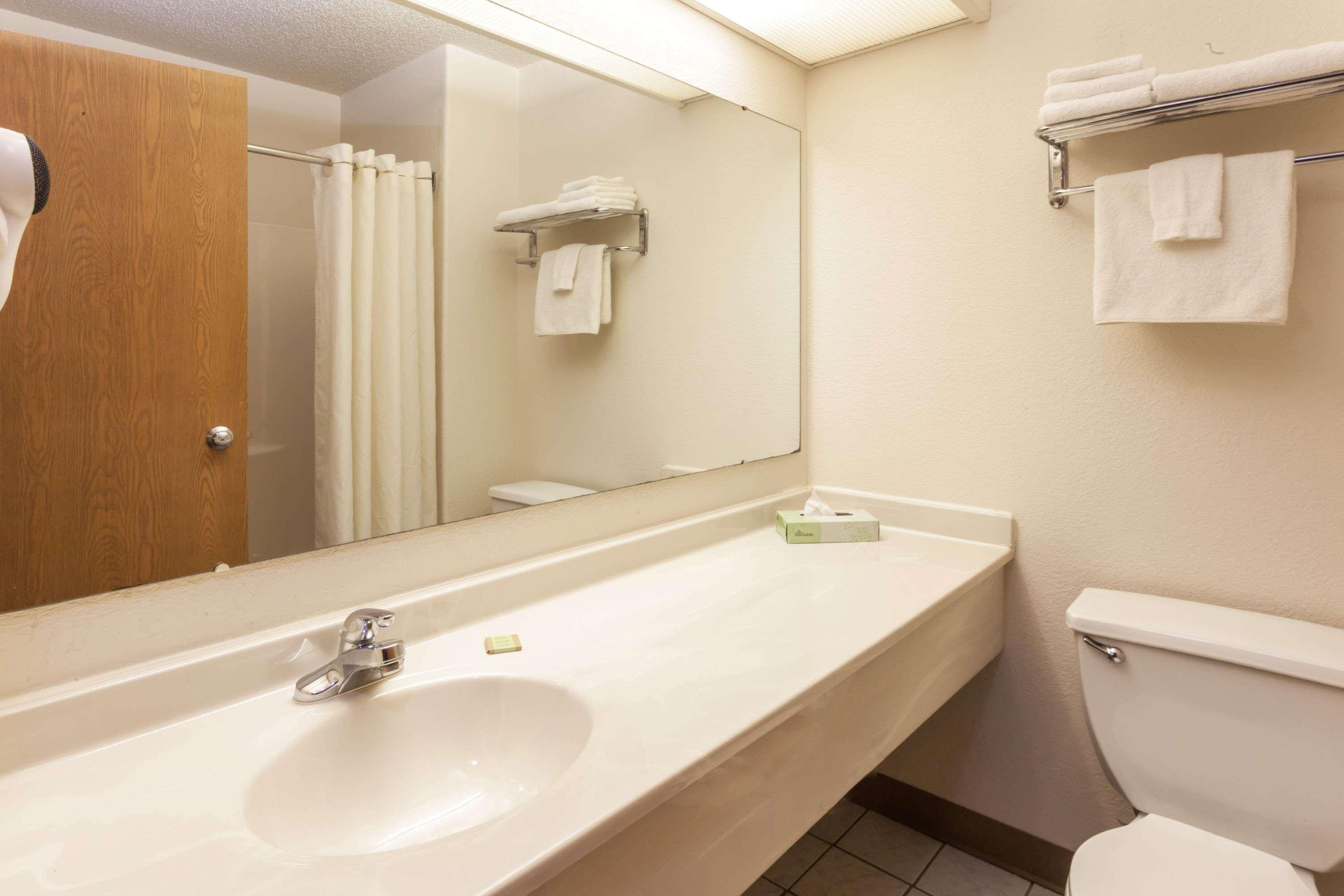 Oyo Hotel Portage I-94 Dış mekan fotoğraf