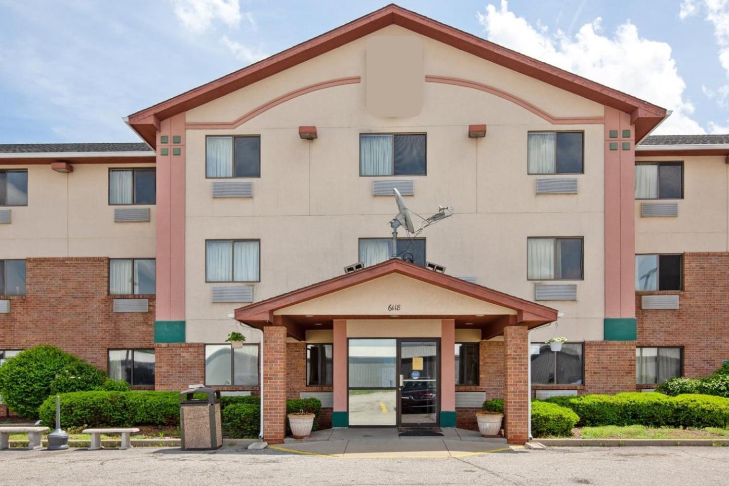 Oyo Hotel Portage I-94 Dış mekan fotoğraf
