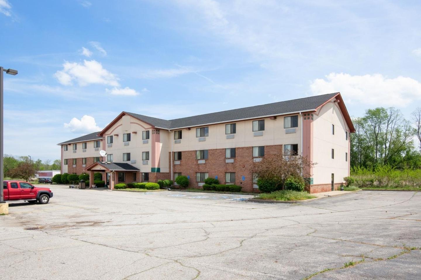 Oyo Hotel Portage I-94 Dış mekan fotoğraf