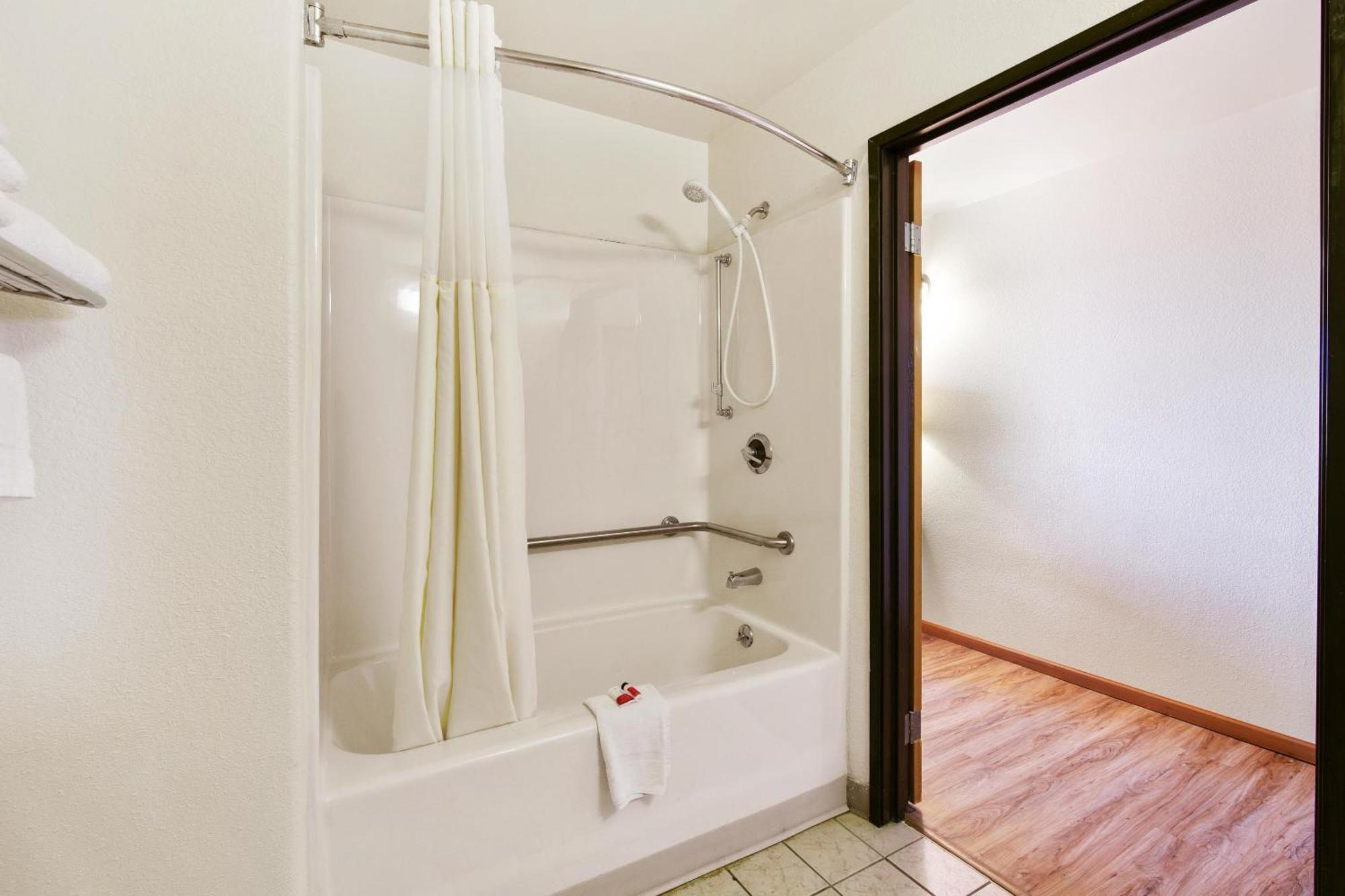 Oyo Hotel Portage I-94 Dış mekan fotoğraf
