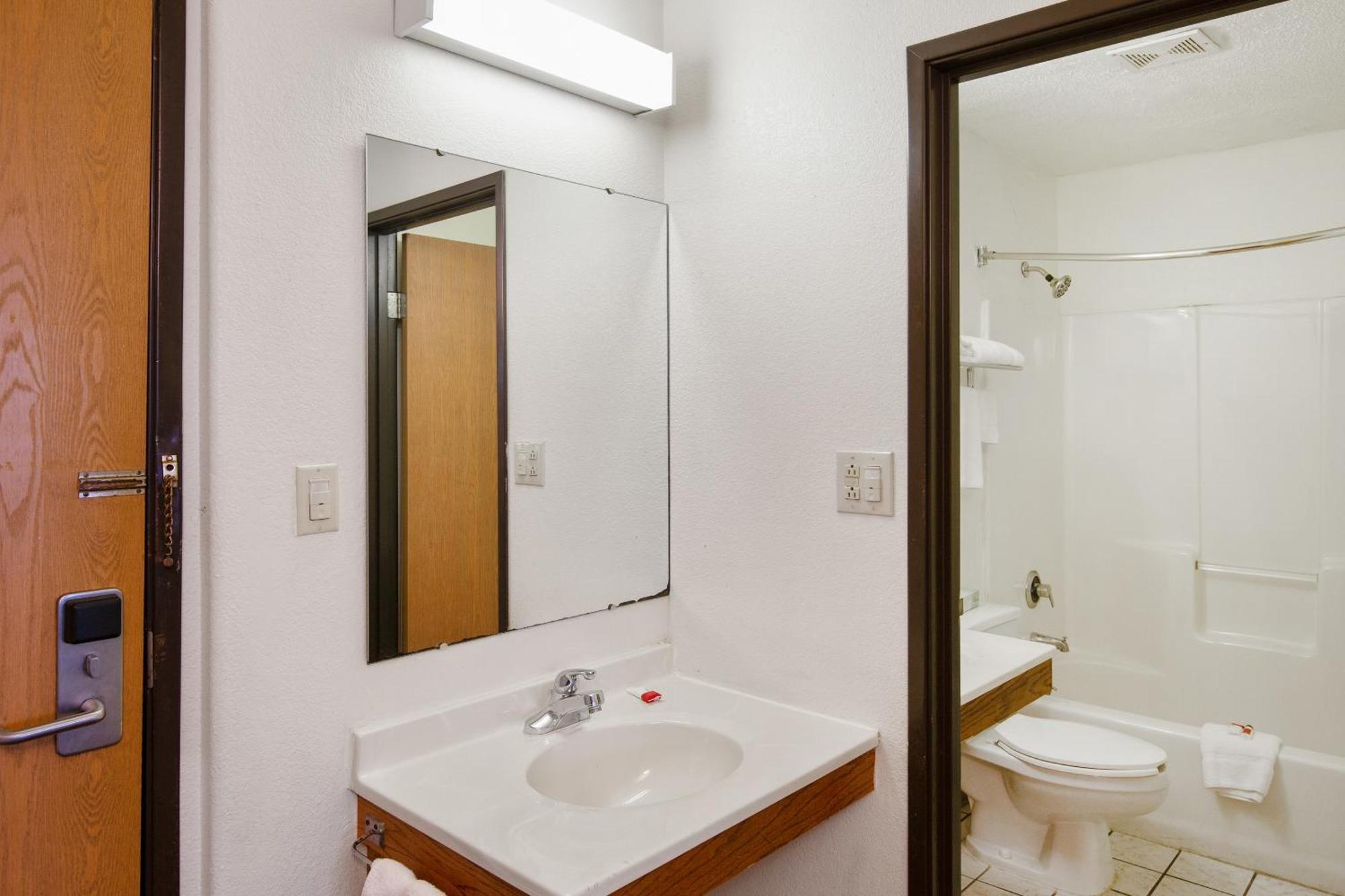 Oyo Hotel Portage I-94 Dış mekan fotoğraf