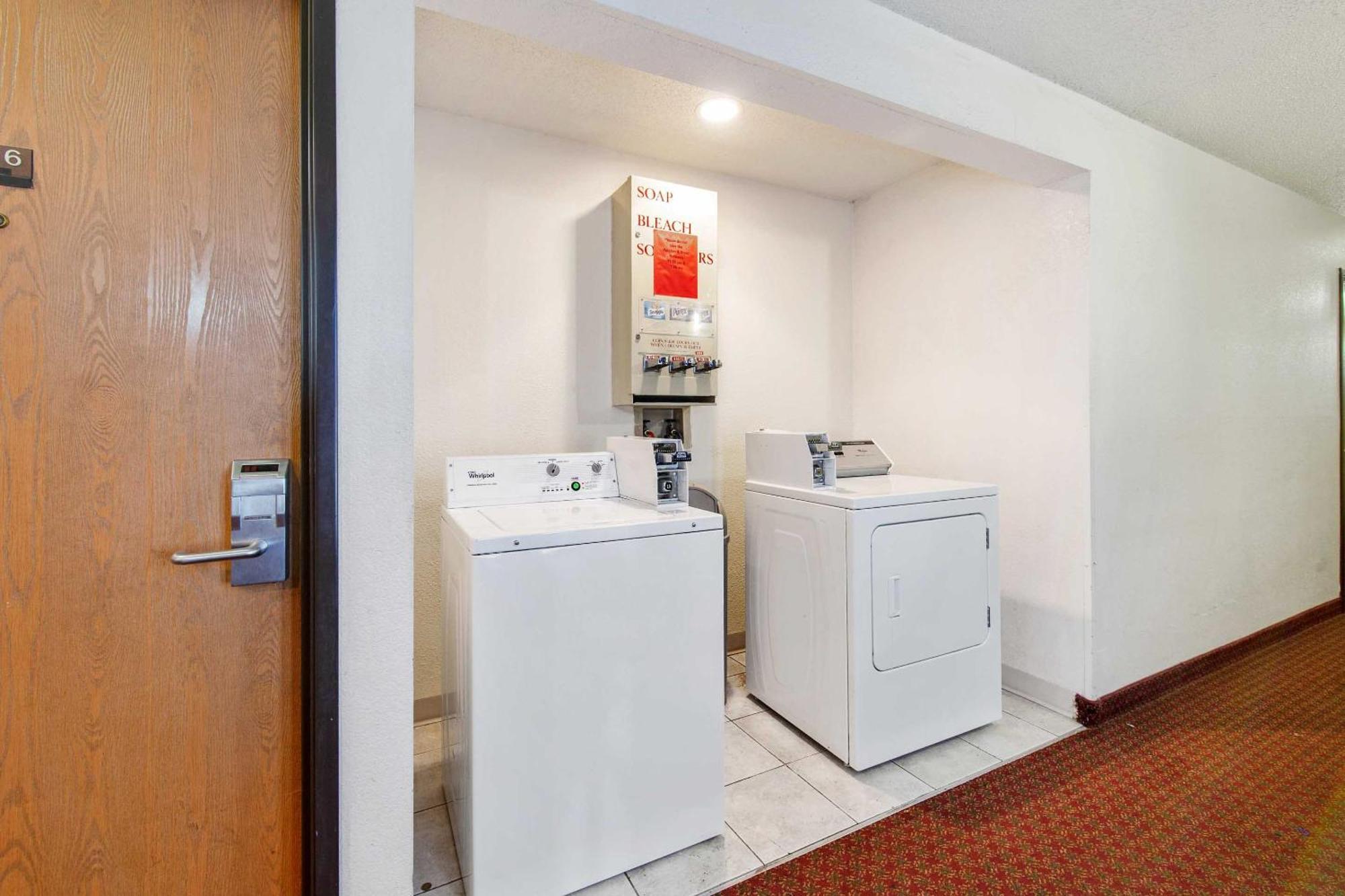 Oyo Hotel Portage I-94 Dış mekan fotoğraf