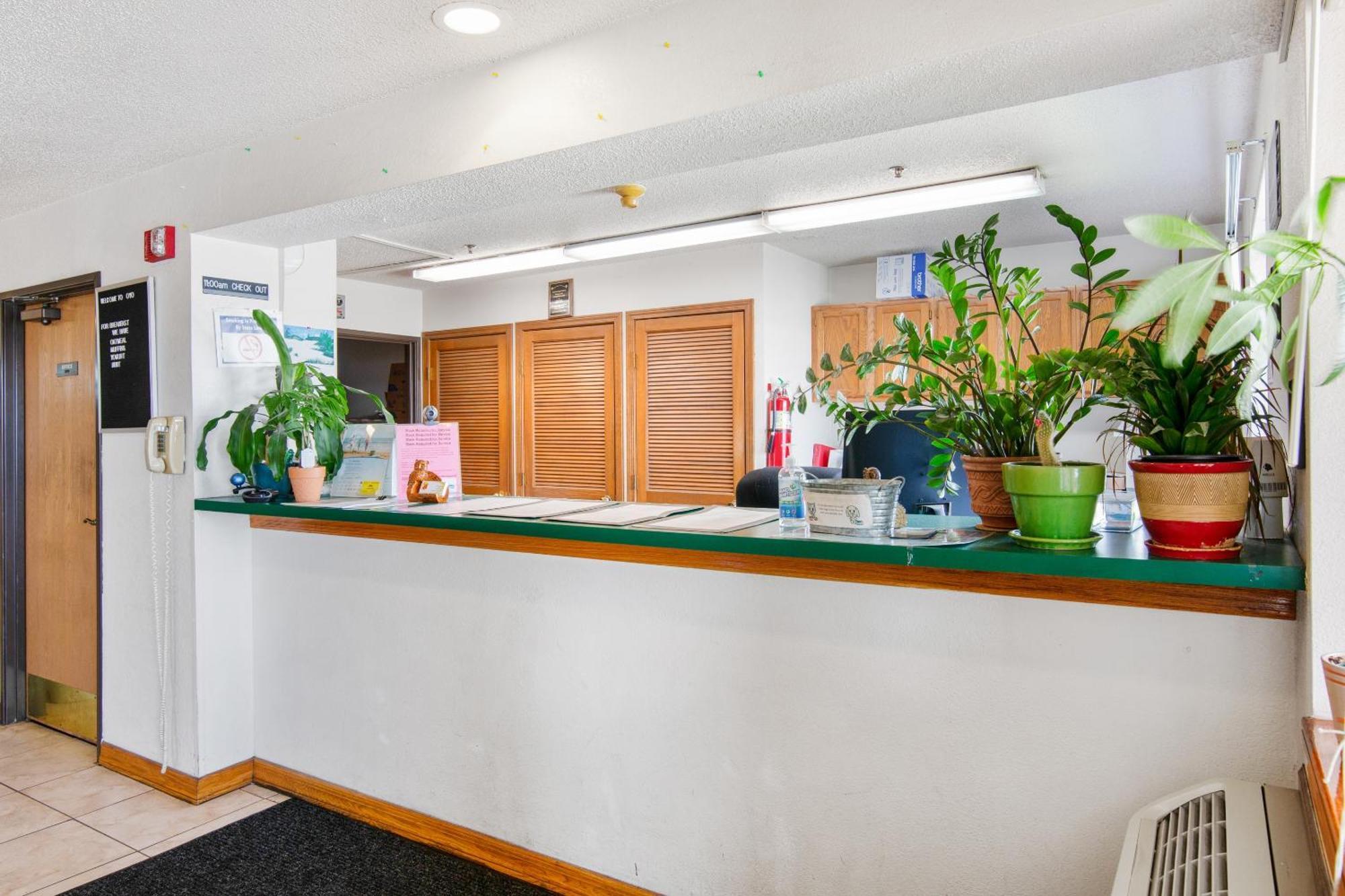 Oyo Hotel Portage I-94 Dış mekan fotoğraf