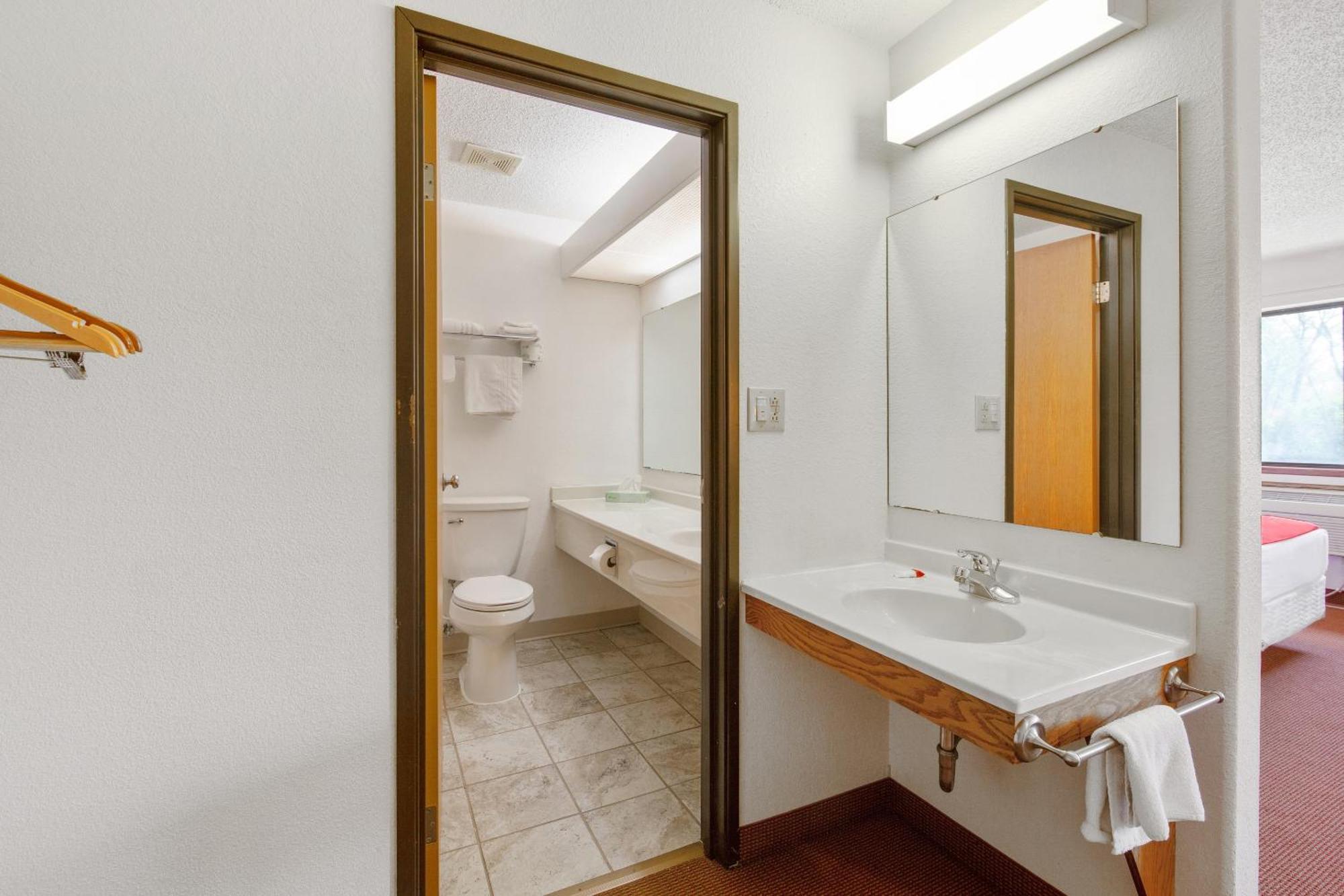 Oyo Hotel Portage I-94 Dış mekan fotoğraf