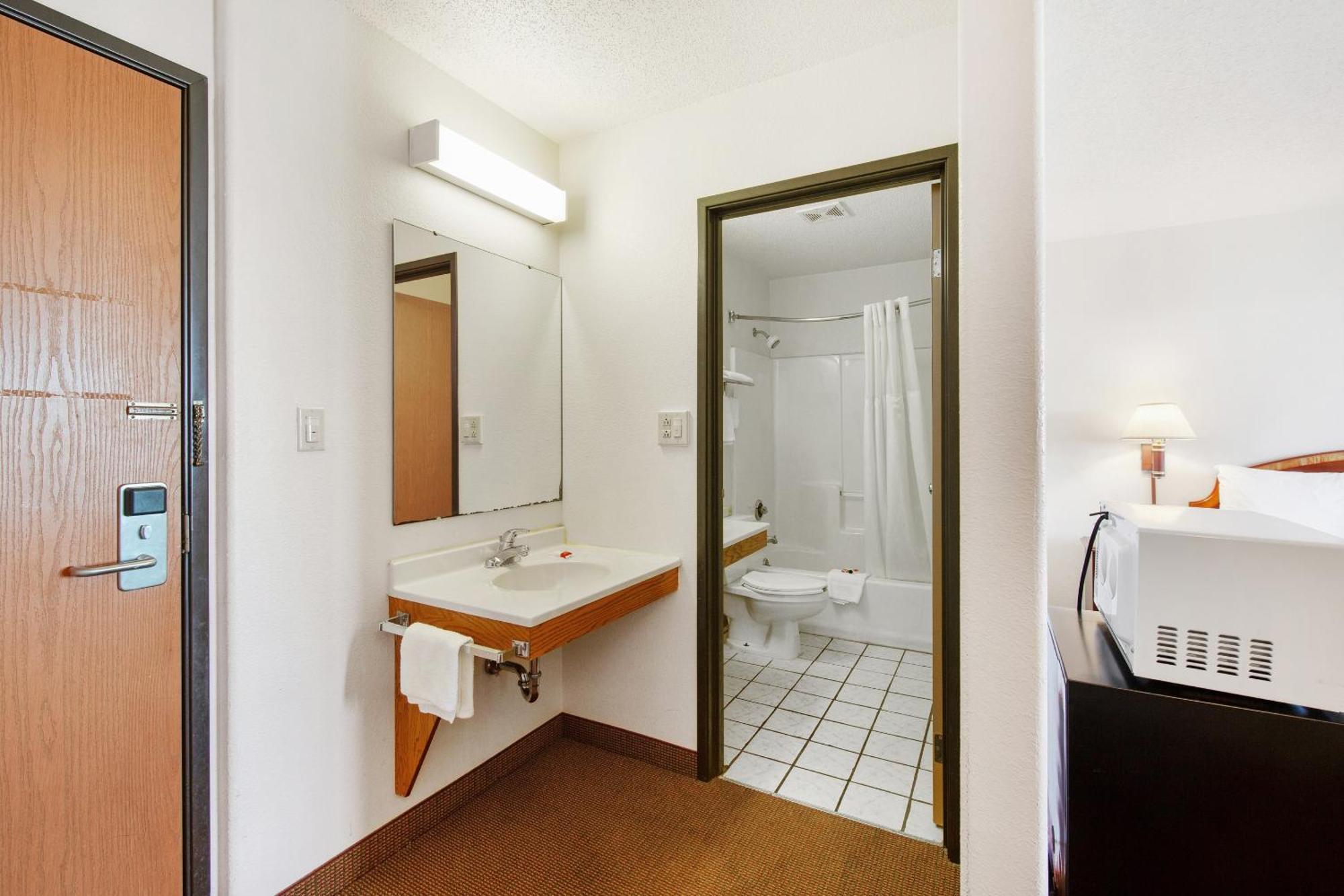 Oyo Hotel Portage I-94 Dış mekan fotoğraf