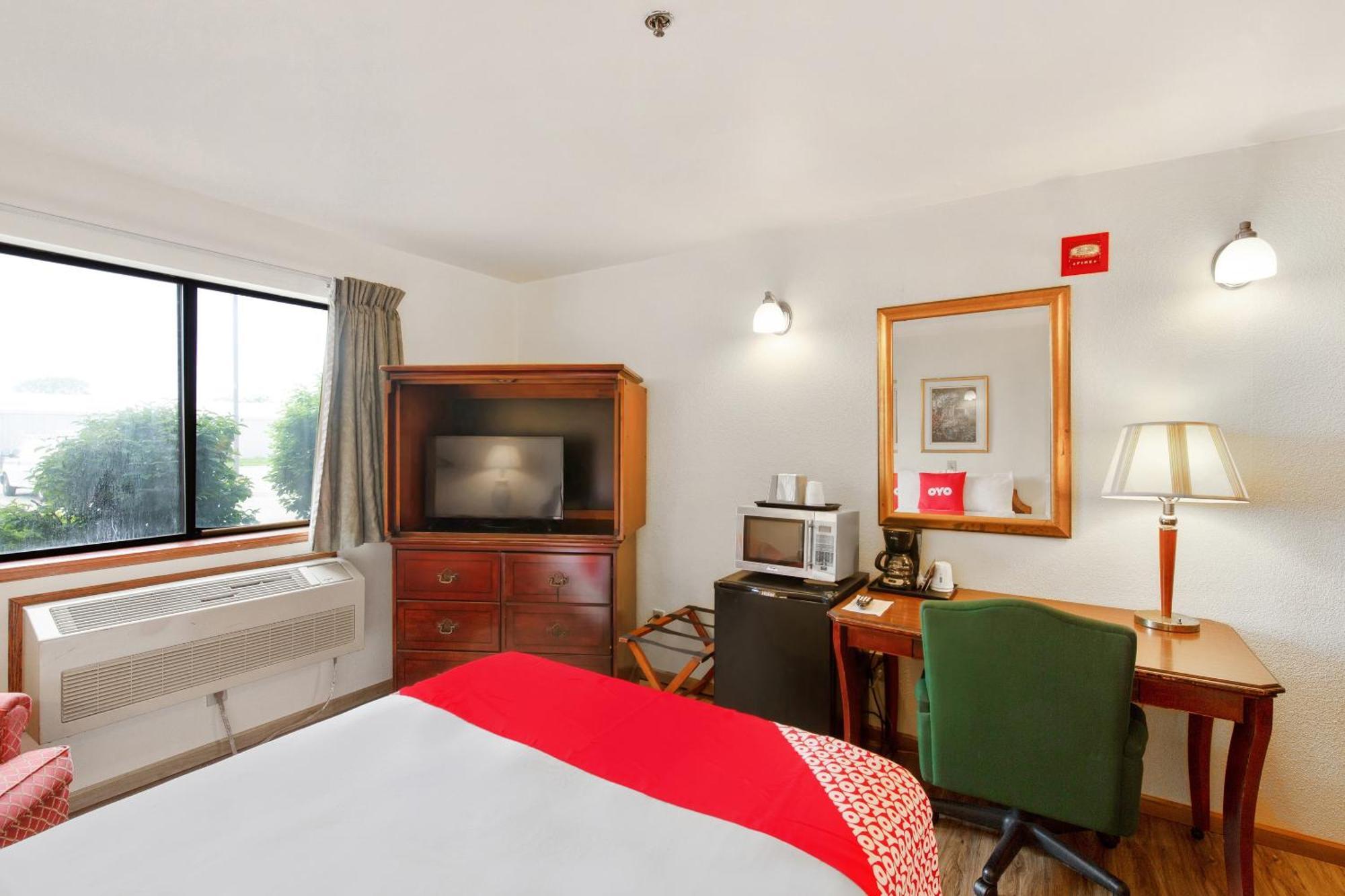 Oyo Hotel Portage I-94 Dış mekan fotoğraf